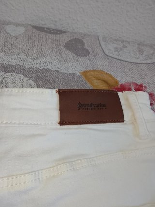 Pantalón cargo blanco Stradivarius