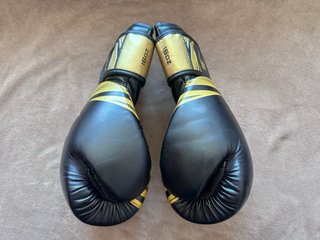 Guantes Boxeo Venum Challenger 16oz Negro/Dorado
