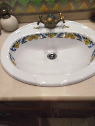Mueble de baño,espejo, toalleros,grifos y portarro