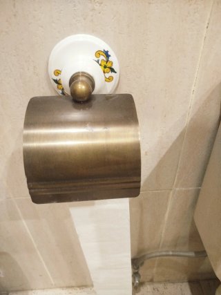 Mueble de baño,espejo, toalleros,grifos y portarro