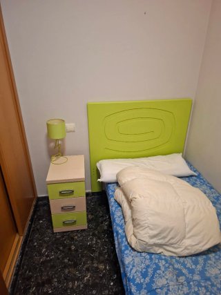 Muebles de habitación: mesita y cabecero i somier