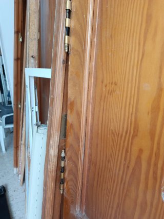 Puerta de entrada de madera