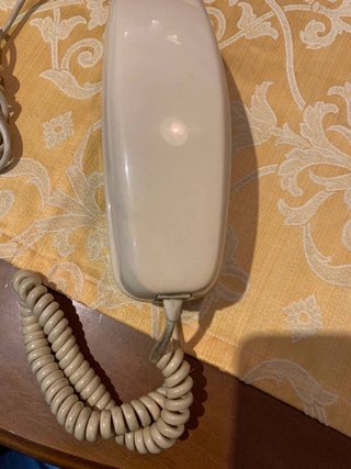 Teléfono antiguo vintage beige