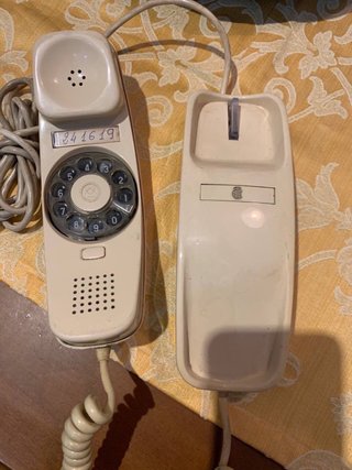 Teléfono antiguo vintage beige