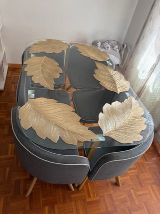 Tavolo in cristallo e 6 sedie da pranzo