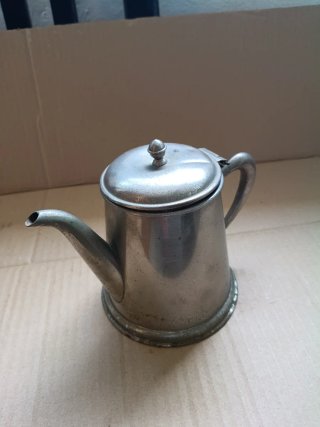 Tetera de latón antigua