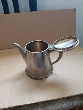 Tetera de latón antigua