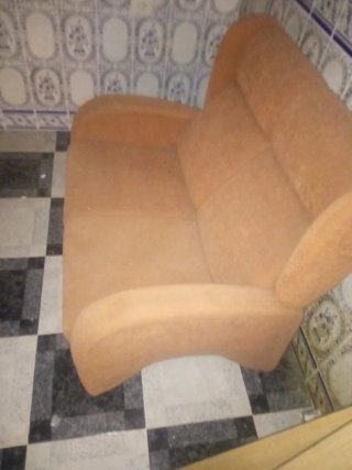 Sofá de tela marrón/naranja
