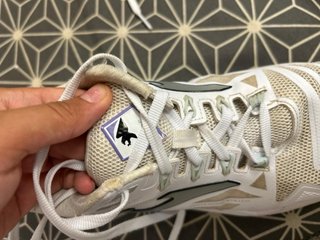 Zapatillas pádel Joma blancas y moradas