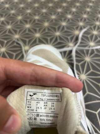 Zapatillas pádel Joma blancas y moradas