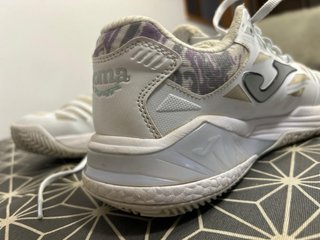 Zapatillas pádel Joma blancas y moradas