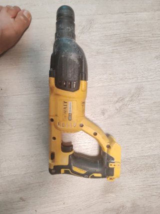 Taladro percutor Dewalt 18V sin bateria ni cargado