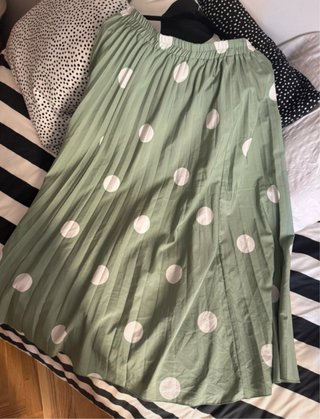 Falda midi tableada lunares verde