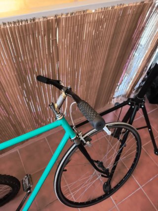 Bicicleta urbana color turquesa fixied