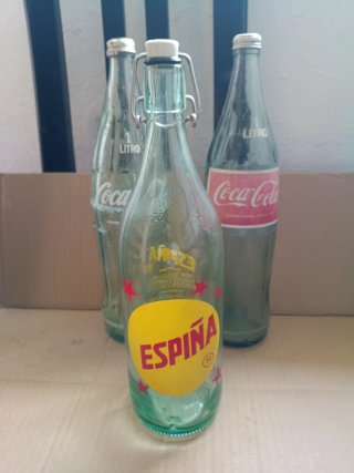 Botellas antiguas Coca-Cola y gaseosa