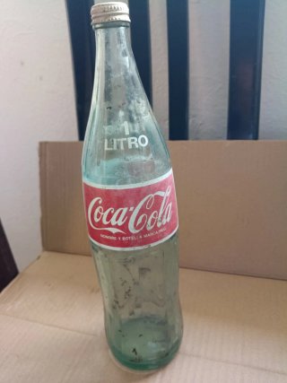 Botellas antiguas Coca-Cola y gaseosa