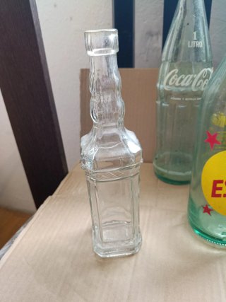 Botellas antiguas Coca-Cola y gaseosa