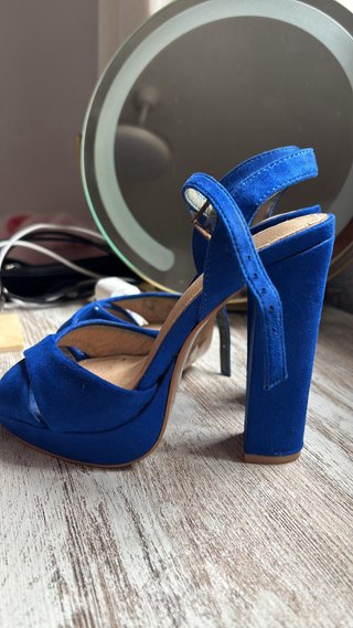 Tacones azules de plataforma