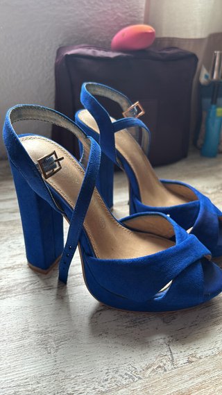 Tacones azules de plataforma
