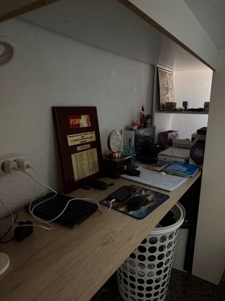 Cama alta con escritorio y armario