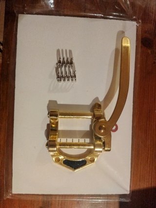 Bigsby Tremolo Dorado + muelles de dos longitudes