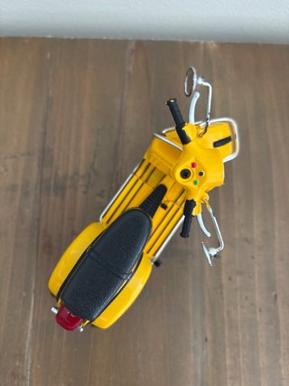 Vespa Amarilla
