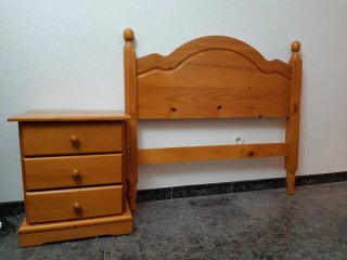 Cabecero y mesita de noche de pino