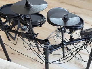 Batería Electrónica Alesis Nitro + Ampli