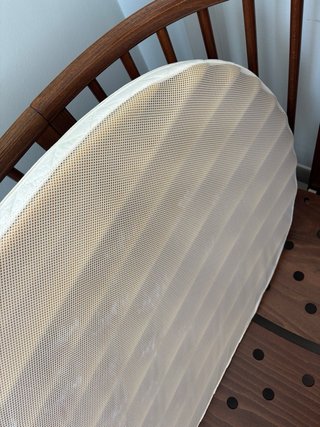 Cuna Stokke ovalada madera + colchon ovalado