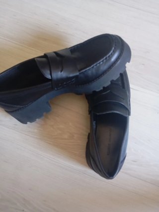 Mocasines negros con suela track