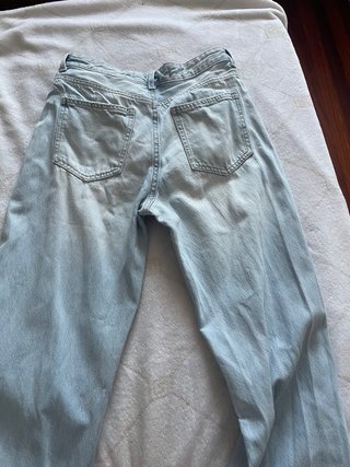 Pantalón vaquero desgastado ancho