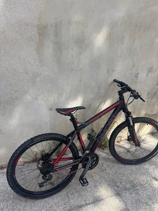 Bicicleta Ghost Negra y Roja