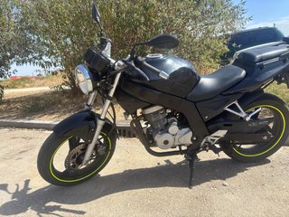 Daelim Moto 125cc Naked Negra se vende o se cambia