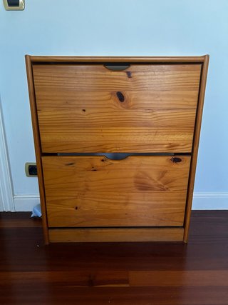 Zapatero de madera.