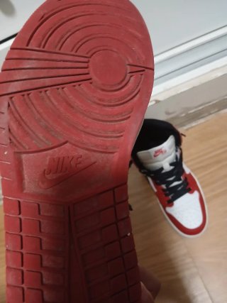 Nike Air Jordan 1 High Chicago (Sin Caja)