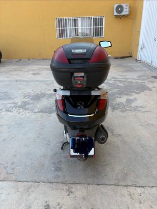 Peugeot Satelis 250 Negra