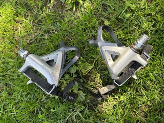 Pedales Shimano 600 con calapiés
