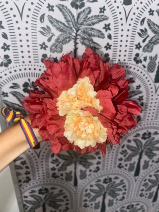 Flor flamenca mujer roja y amarilla
