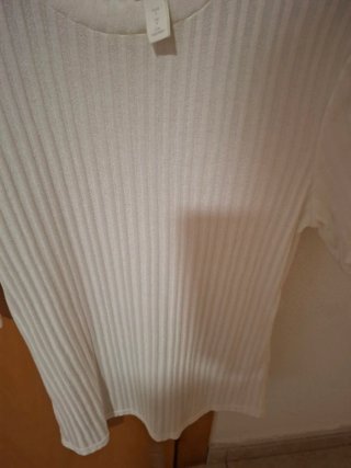 Camiseta blanca cuello alto talla S