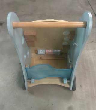Correpasillos con juegos de madera