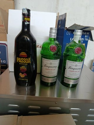 Passoa Liqueur e Tanqueray Gin