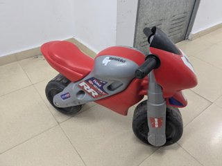 Moto de plástico para niños