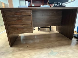 Mesa de despacho y auxiliar madera