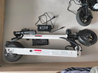 2 Patinetes Eléctricos Urbikes para Niños