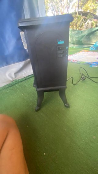 Chimenea eléctrica negra y marrón