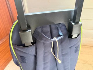 Mochila con ruedas azul y verde