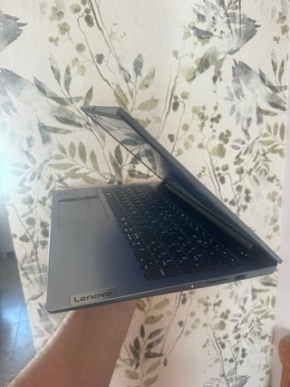 Portátil Lenovo + accesorios