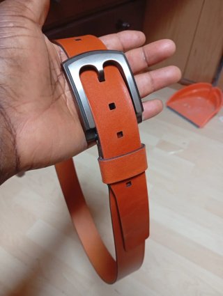 Cinturón de cuero naranja hecho a mano