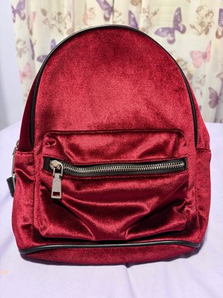 Mochila pequeña de terciopelo