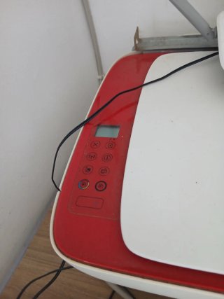 Impresora HP DeskJet 2600 Series Roja y Blanca